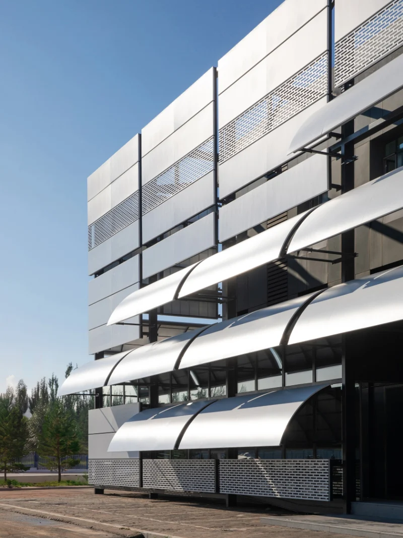 Curved aluminum panels used in WILLSTRONG facade project design
