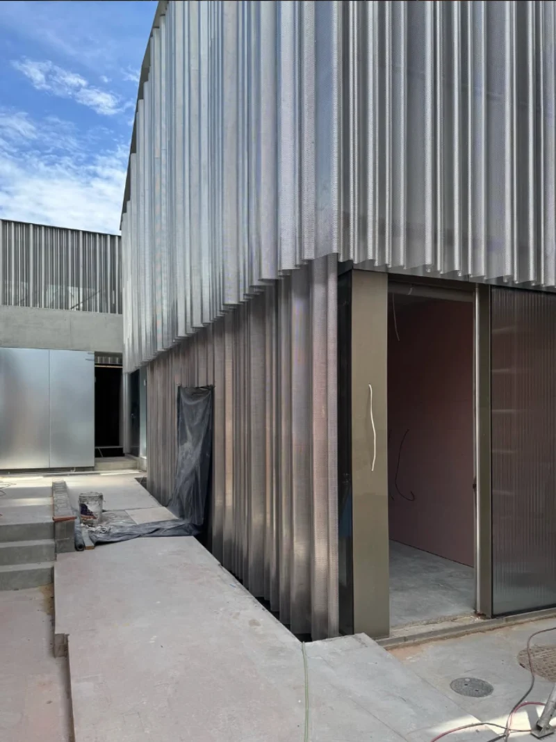 Curved aluminum panels used in WILLSTRONG facade project design